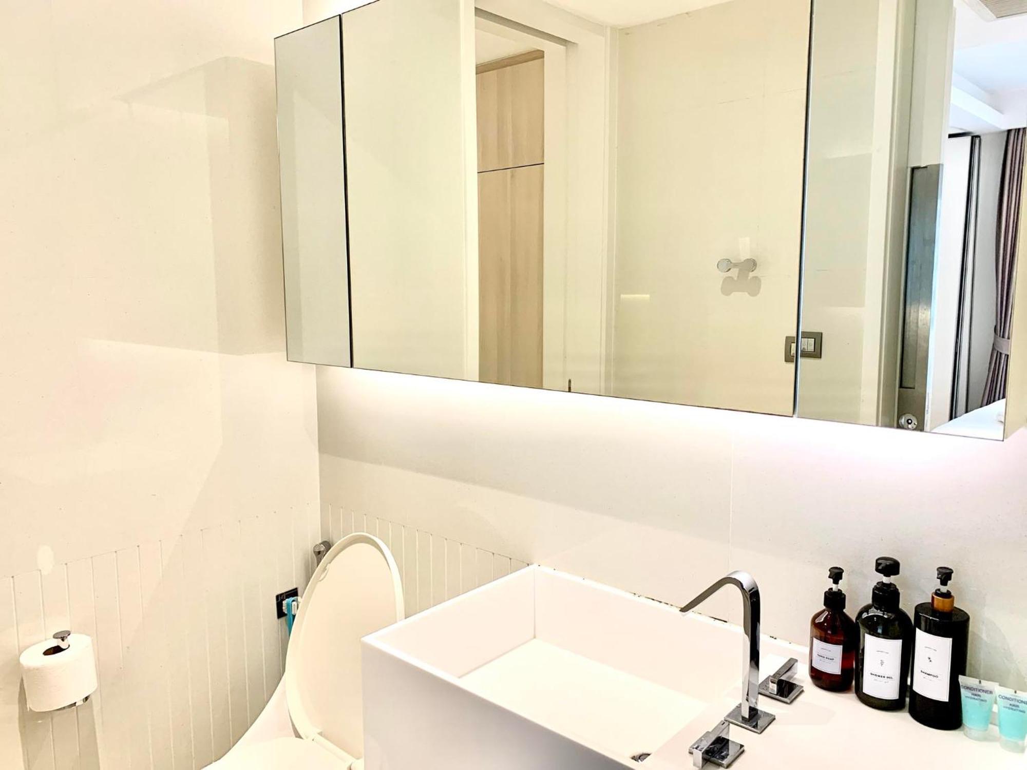 Sukhumvit 11#luxury#pool#gym#bts Nana&mrt Sukhumvit#1br#max2ppl Căn hộ *