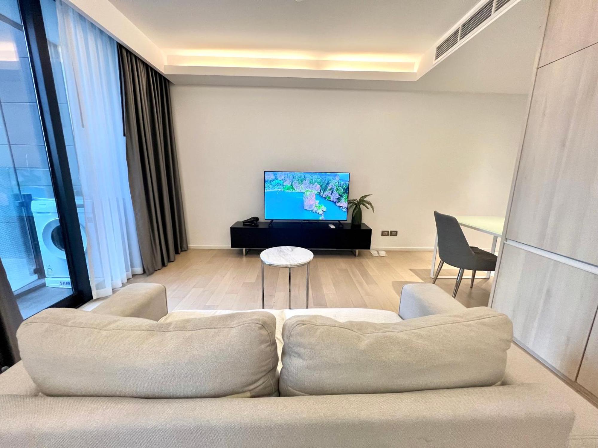 Sukhumvit 11#luxury#pool#gym#bts Nana&mrt Sukhumvit#1br#max2ppl Căn hộ