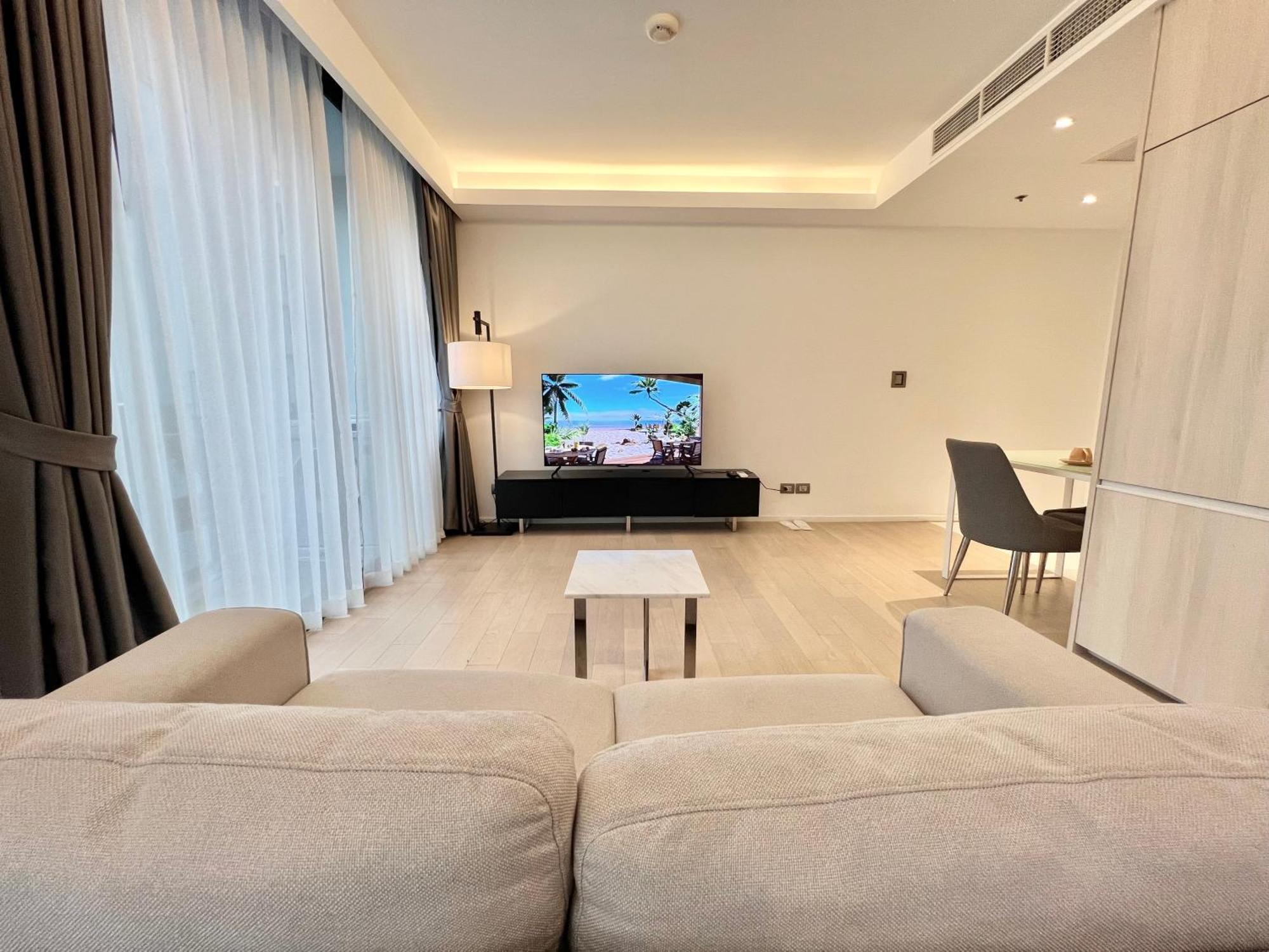 Căn hộ Sukhumvit 11#luxury#pool#gym#bts Nana&mrt Sukhumvit#1br#max2ppl Bangkok